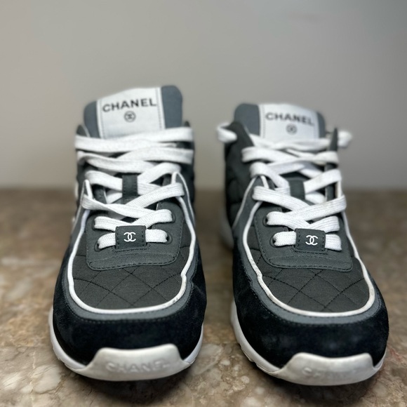 Chanel 2023 interlocking CC logo sneakers size 39 - Picture 8 of 12